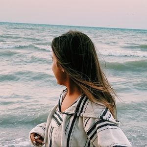 Meet your Posher, Maya